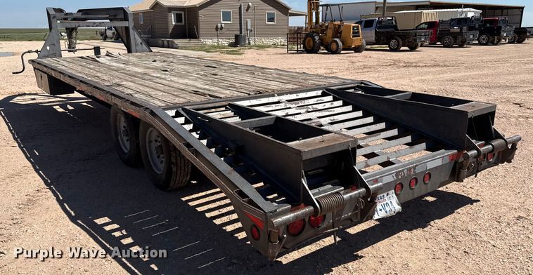 image for item EP0538 2008 Diamond C equipment trailer