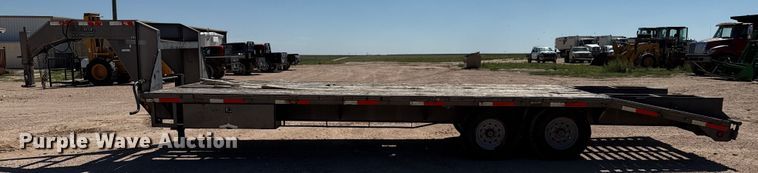 image for item EP0538 2008 Diamond C equipment trailer