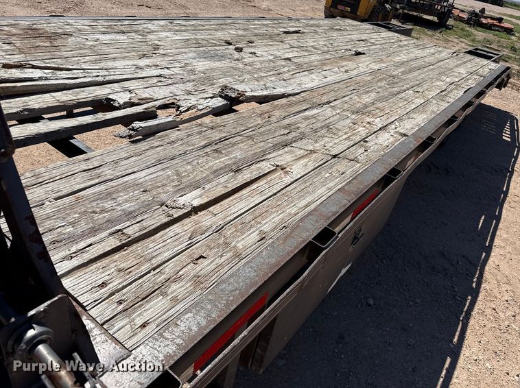 image for item EP0538 2008 Diamond C equipment trailer