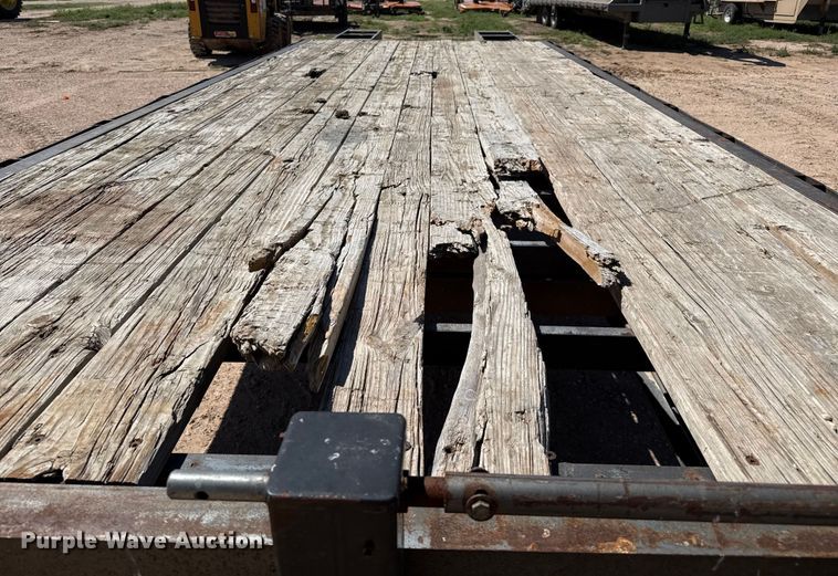 image for item EP0538 2008 Diamond C equipment trailer