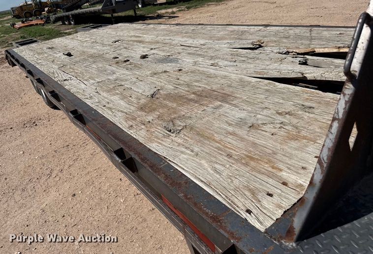 image for item EP0538 2008 Diamond C equipment trailer