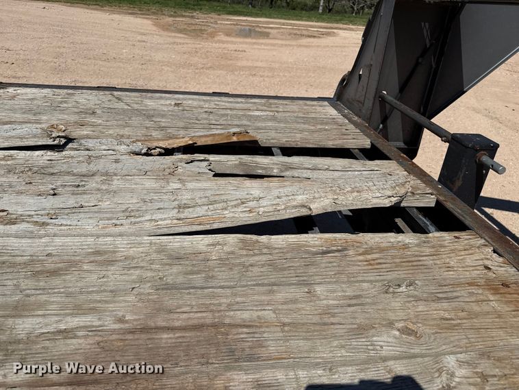 image for item EP0538 2008 Diamond C equipment trailer