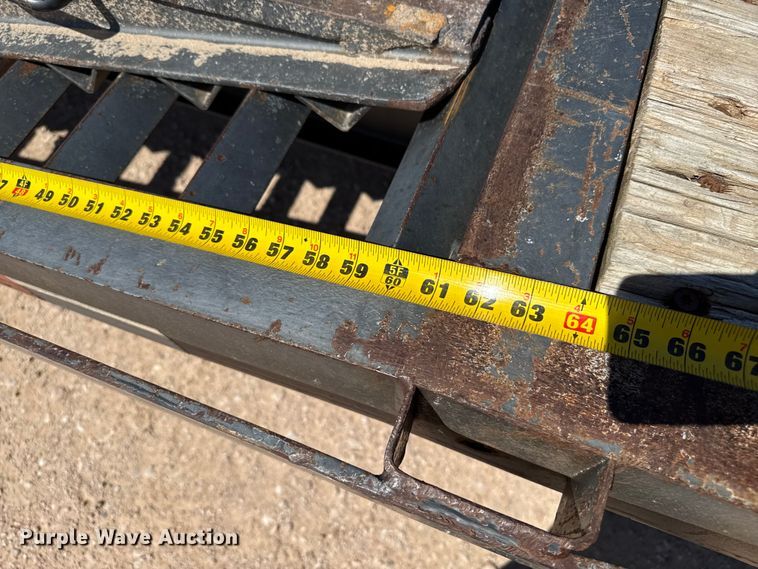 image for item EP0538 2008 Diamond C equipment trailer