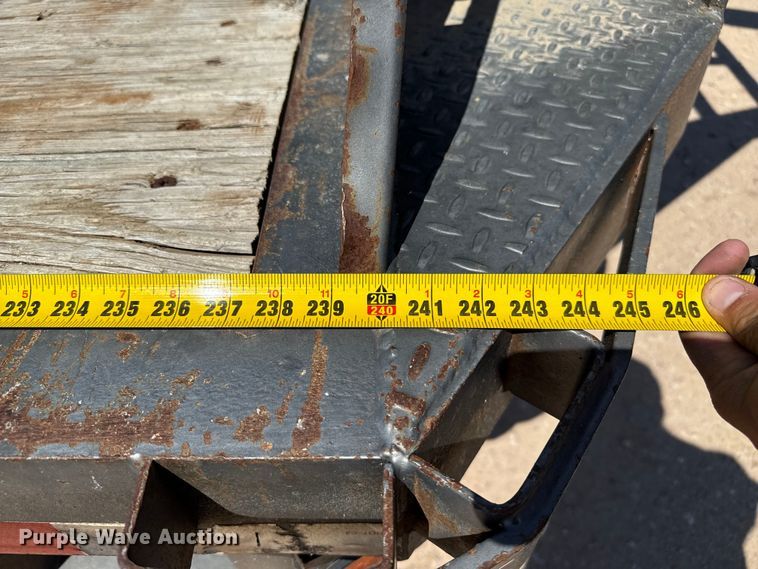 image for item EP0538 2008 Diamond C equipment trailer