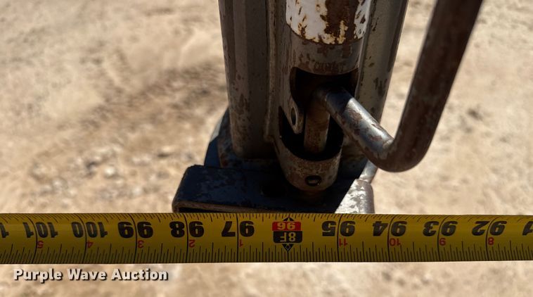 image for item EP0538 2008 Diamond C equipment trailer