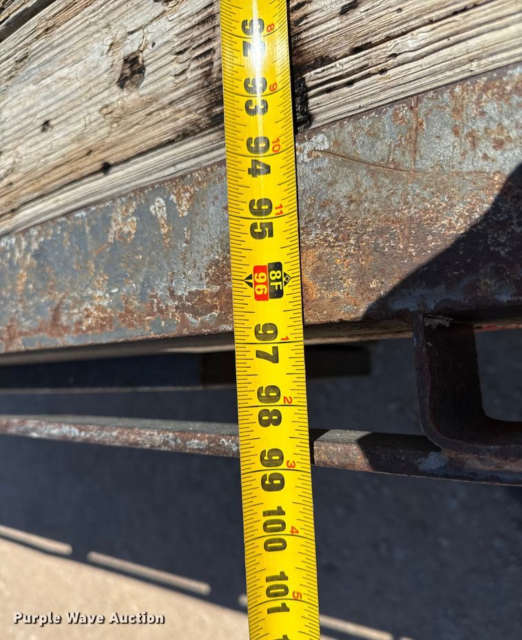 image for item EP0538 2008 Diamond C equipment trailer