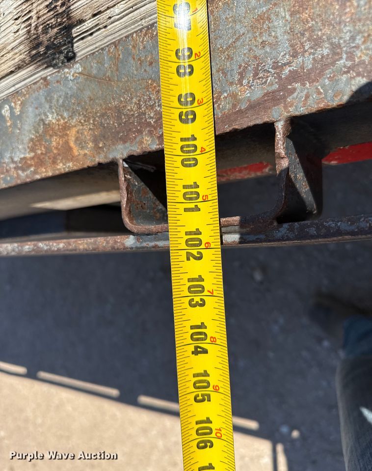 image for item EP0538 2008 Diamond C equipment trailer