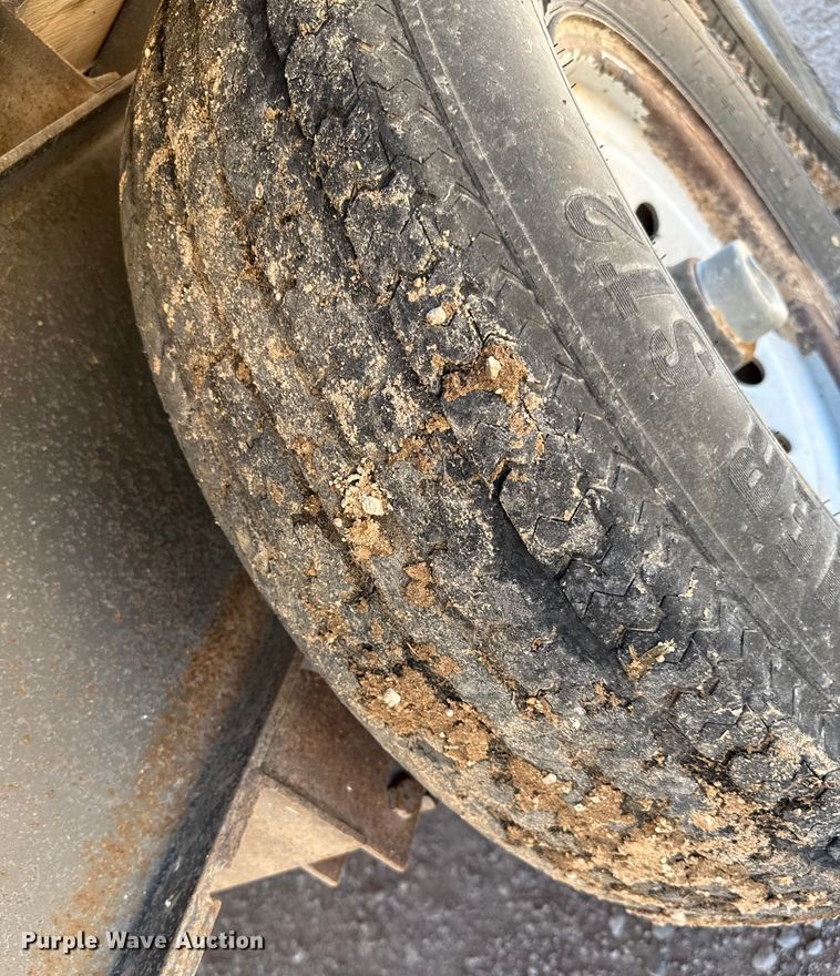 image for item EP0538 2008 Diamond C equipment trailer