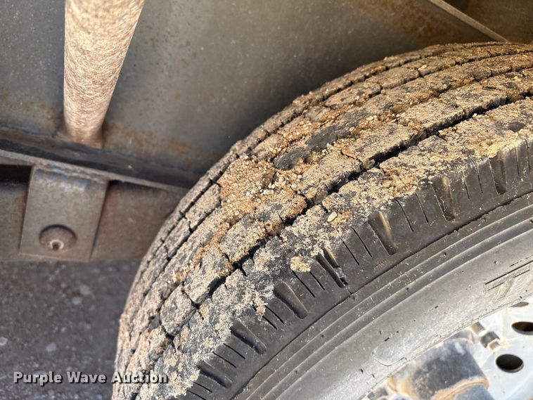 image for item EP0538 2008 Diamond C equipment trailer