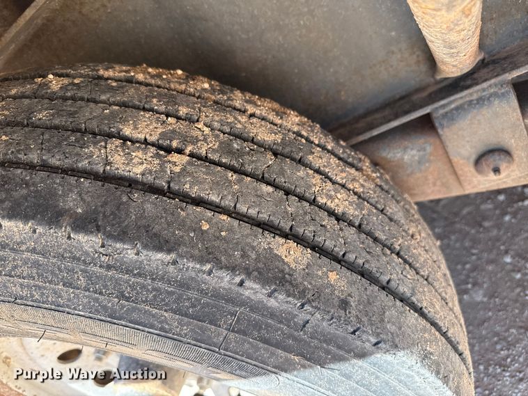 image for item EP0538 2008 Diamond C equipment trailer