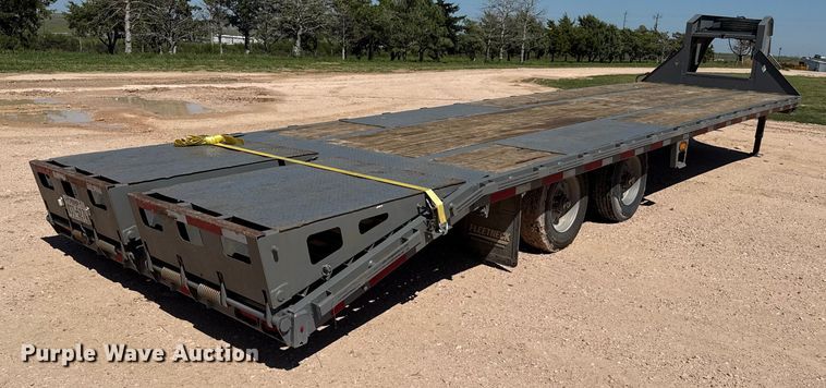 image for item EP0543 2021 Diamond C equipment trailer