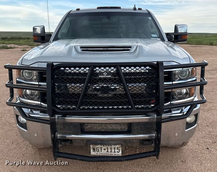 image for item EP0565 2018 Chevrolet Silverado 3500HD Crew Cab bale bed pickup truck