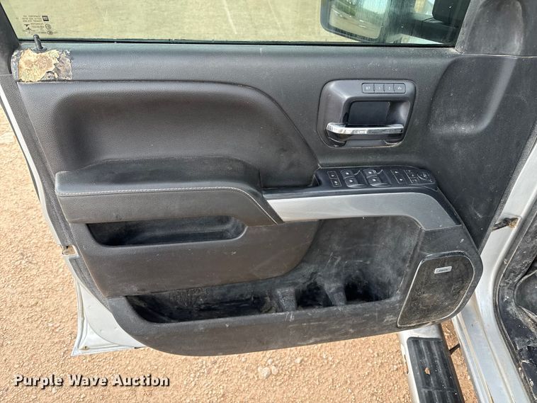 image for item EP0565 2018 Chevrolet Silverado 3500HD Crew Cab bale bed pickup truck