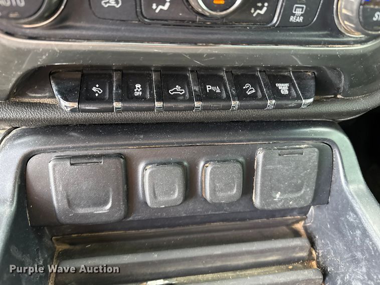 image for item EP0565 2018 Chevrolet Silverado 3500HD Crew Cab bale bed pickup truck