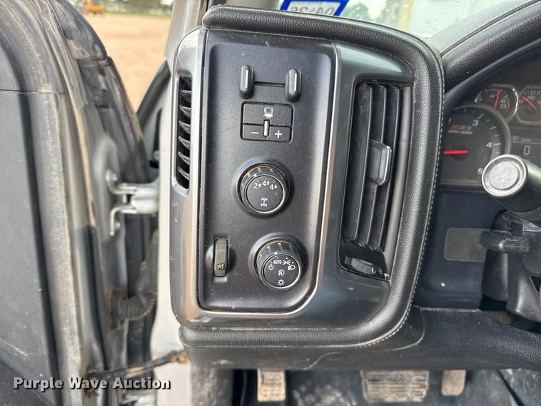 image for item EP0565 2018 Chevrolet Silverado 3500HD Crew Cab bale bed pickup truck