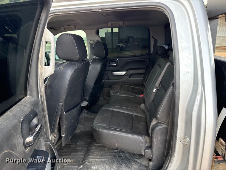 image for item EP0565 2018 Chevrolet Silverado 3500HD Crew Cab bale bed pickup truck