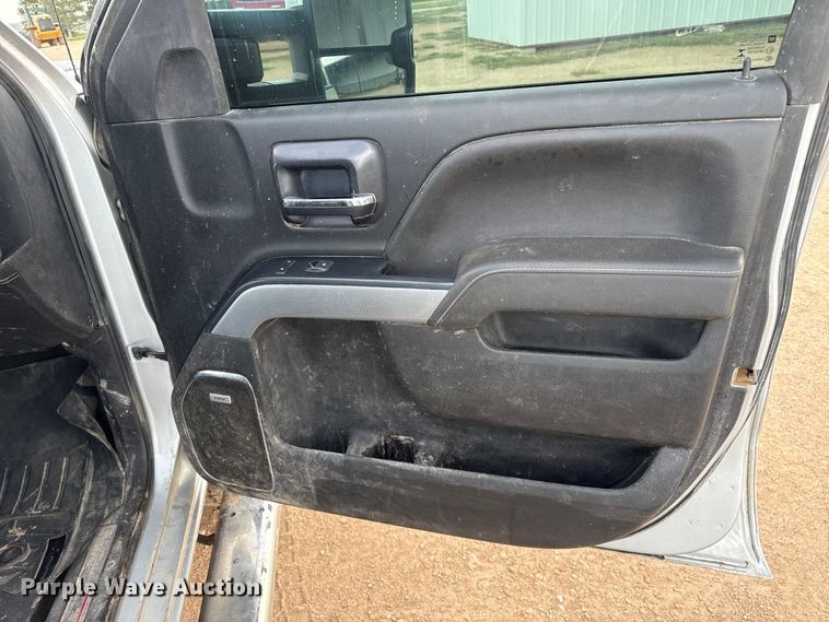 image for item EP0565 2018 Chevrolet Silverado 3500HD Crew Cab bale bed pickup truck