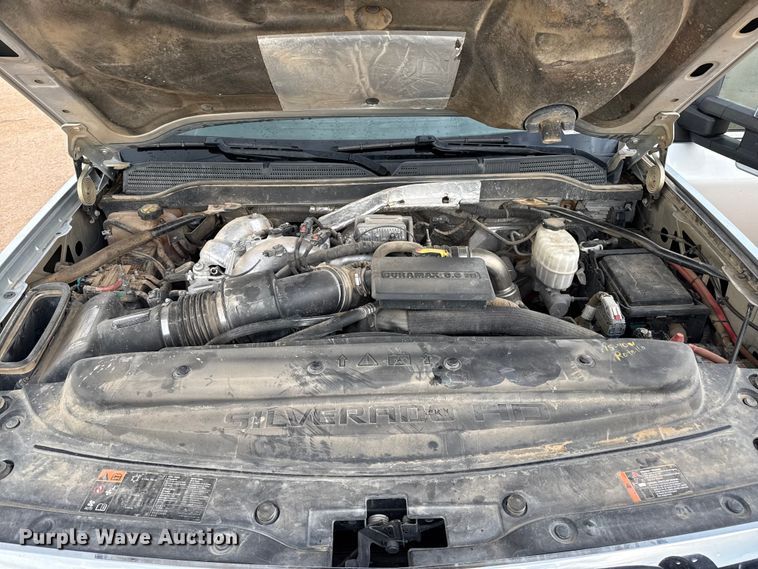 image for item EP0565 2018 Chevrolet Silverado 3500HD Crew Cab bale bed pickup truck