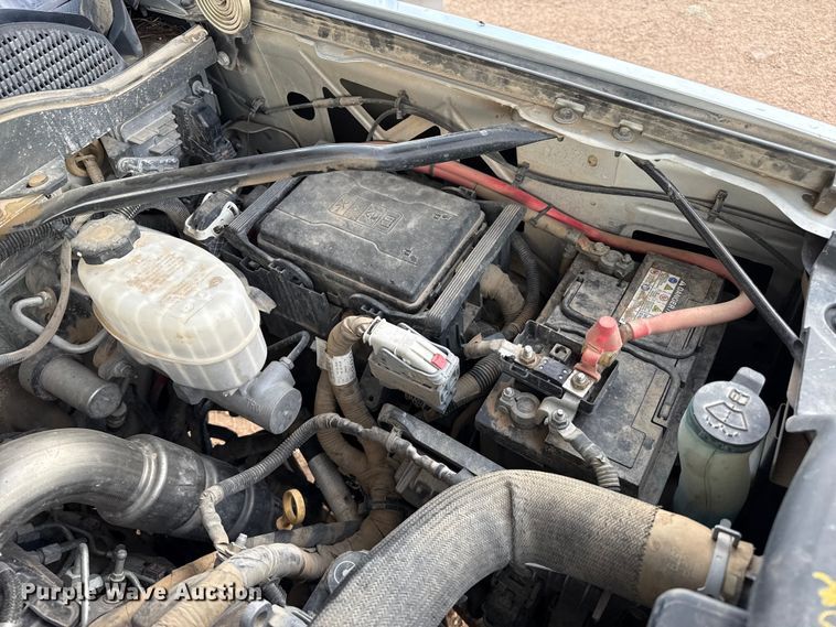 image for item EP0565 2018 Chevrolet Silverado 3500HD Crew Cab bale bed pickup truck