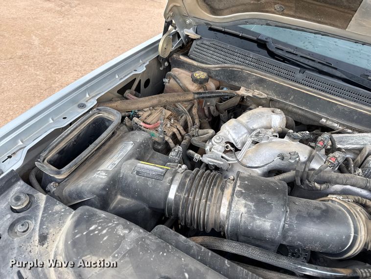 image for item EP0565 2018 Chevrolet Silverado 3500HD Crew Cab bale bed pickup truck