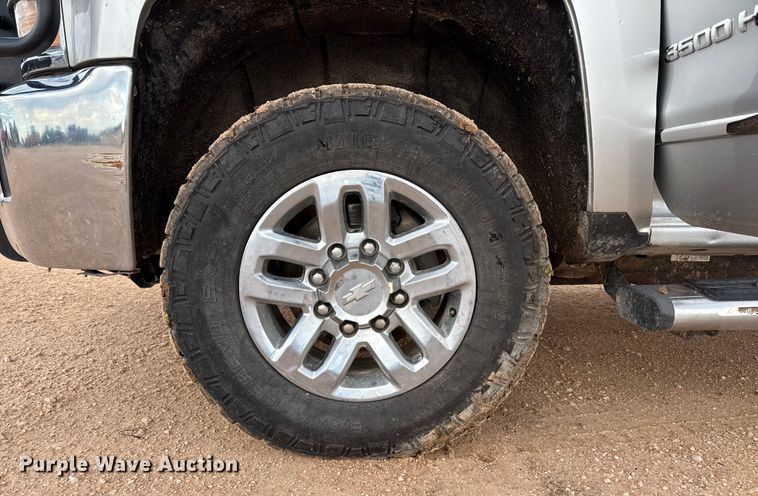 image for item EP0565 2018 Chevrolet Silverado 3500HD Crew Cab bale bed pickup truck