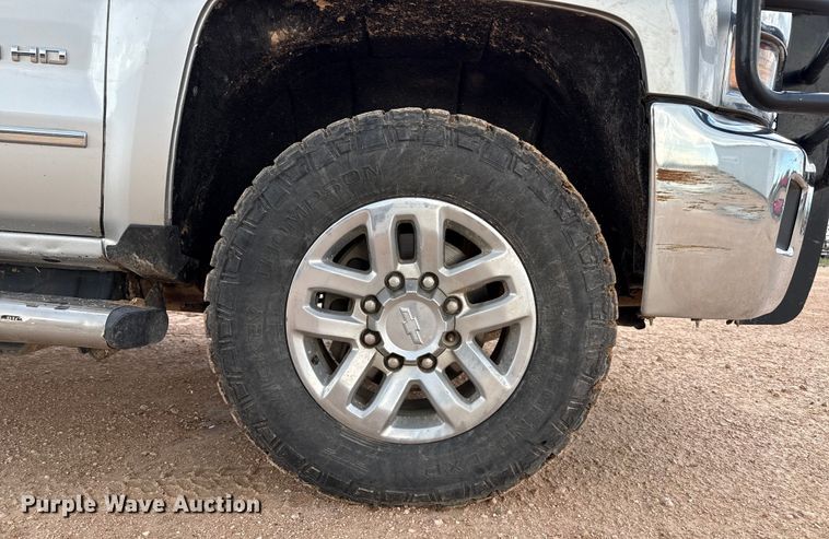 image for item EP0565 2018 Chevrolet Silverado 3500HD Crew Cab bale bed pickup truck