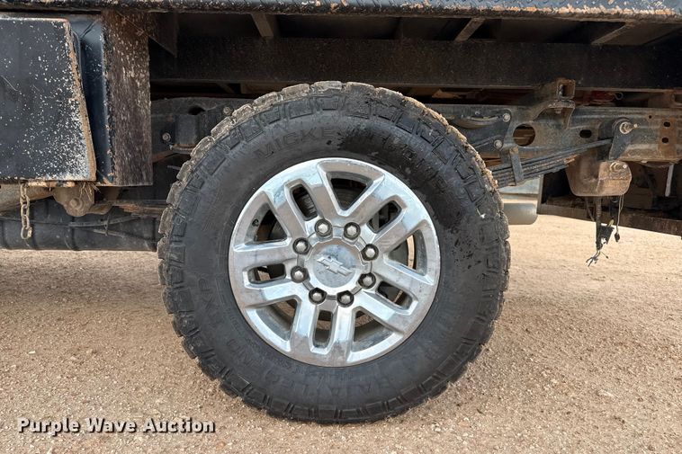 image for item EP0565 2018 Chevrolet Silverado 3500HD Crew Cab bale bed pickup truck