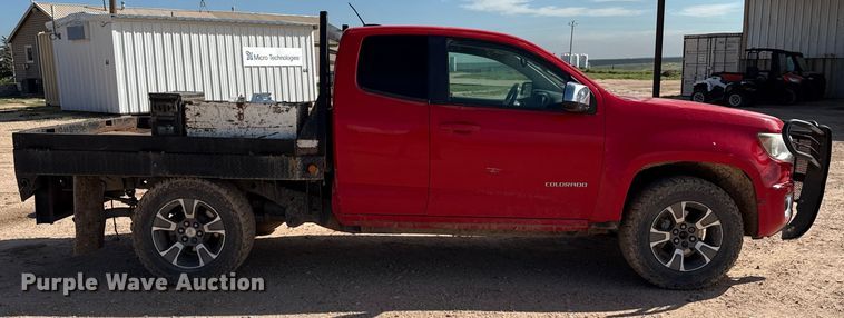 image for item EP0571 2015 Chevrolet Colorado Ext. Cab flatbed pickup truck