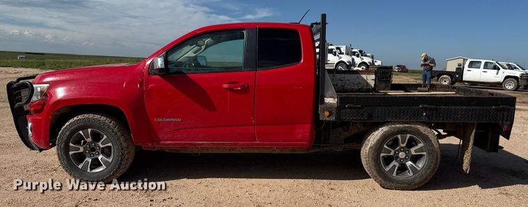 image for item EP0571 2015 Chevrolet Colorado Ext. Cab flatbed pickup truck