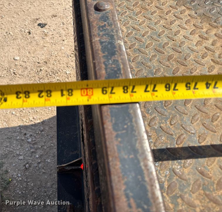 image for item EP0571 2015 Chevrolet Colorado Ext. Cab flatbed pickup truck