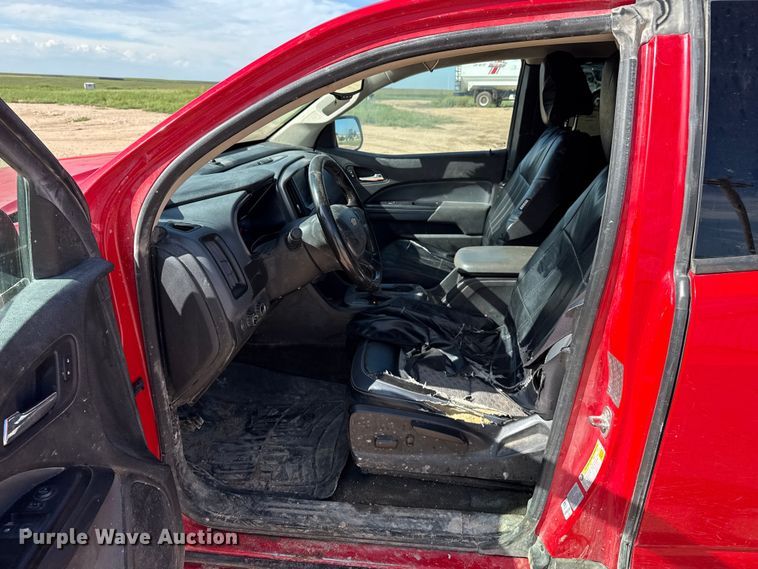 image for item EP0571 2015 Chevrolet Colorado Ext. Cab flatbed pickup truck