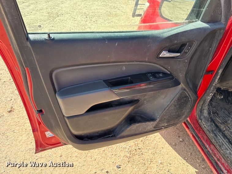 image for item EP0571 2015 Chevrolet Colorado Ext. Cab flatbed pickup truck