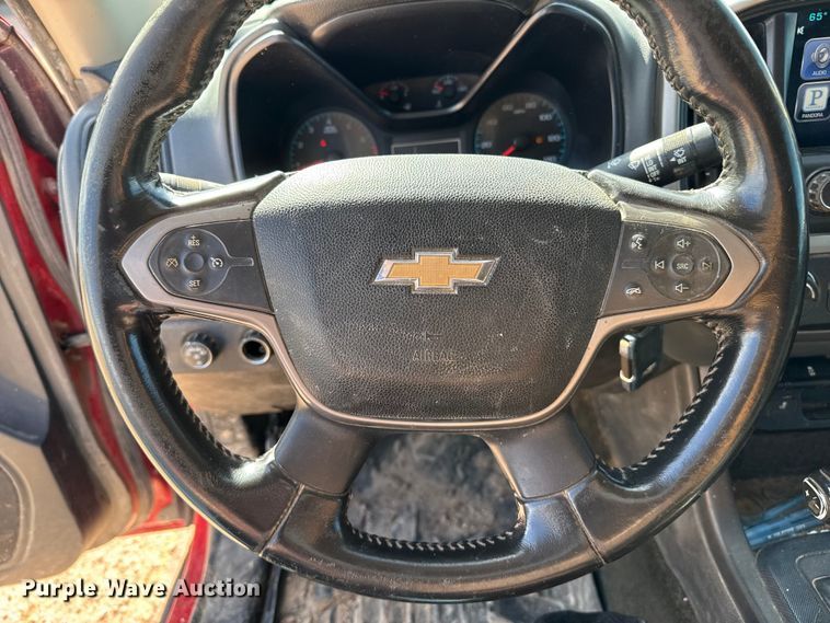 image for item EP0571 2015 Chevrolet Colorado Ext. Cab flatbed pickup truck