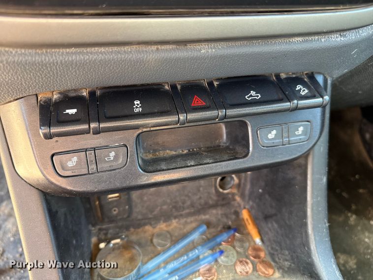 image for item EP0571 2015 Chevrolet Colorado Ext. Cab flatbed pickup truck