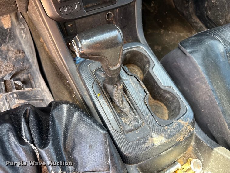 image for item EP0571 2015 Chevrolet Colorado Ext. Cab flatbed pickup truck