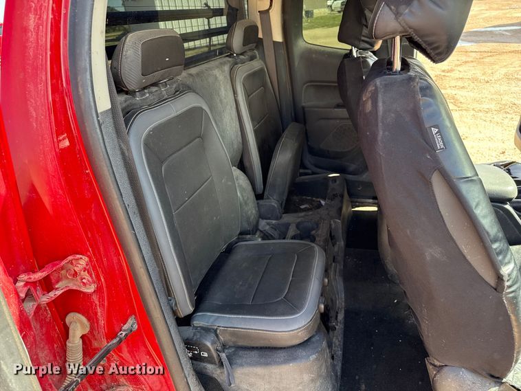 image for item EP0571 2015 Chevrolet Colorado Ext. Cab flatbed pickup truck