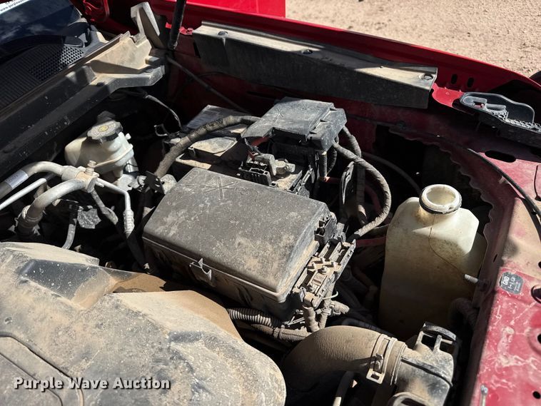 image for item EP0571 2015 Chevrolet Colorado Ext. Cab flatbed pickup truck