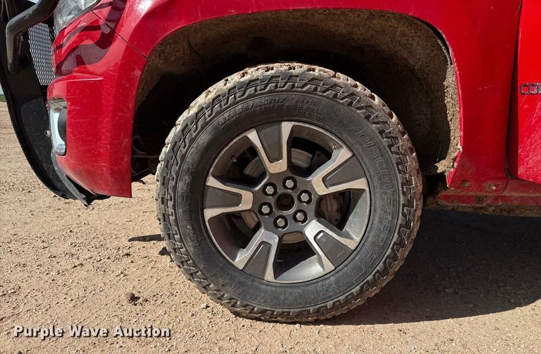 image for item EP0571 2015 Chevrolet Colorado Ext. Cab flatbed pickup truck