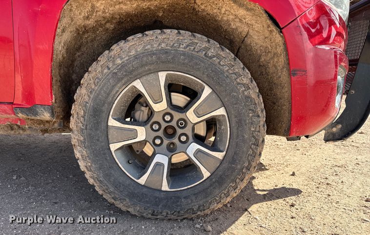 image for item EP0571 2015 Chevrolet Colorado Ext. Cab flatbed pickup truck