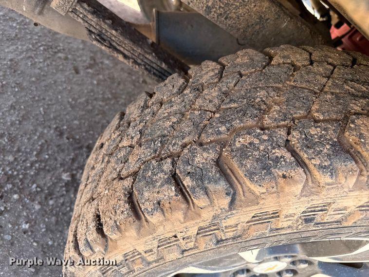 image for item EP0571 2015 Chevrolet Colorado Ext. Cab flatbed pickup truck