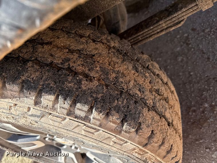 image for item EP0571 2015 Chevrolet Colorado Ext. Cab flatbed pickup truck