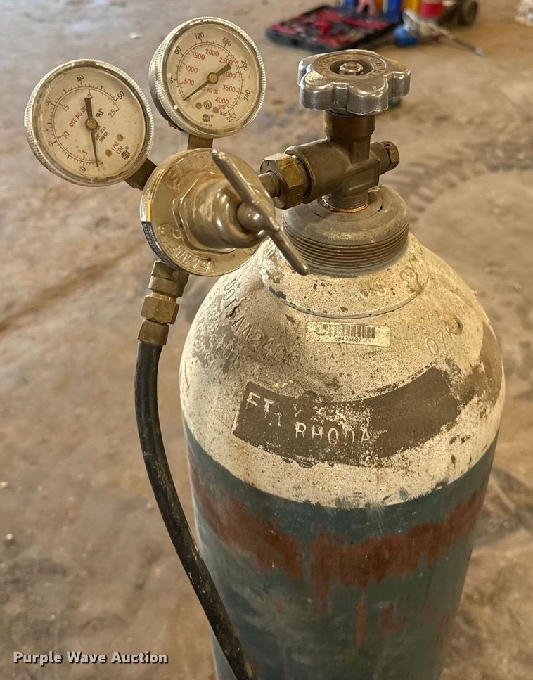 image for item EP0573 Miller Millermatic 252 welder