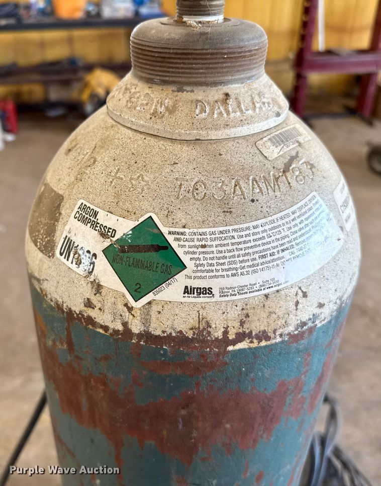 image for item EP0573 Miller Millermatic 252 welder