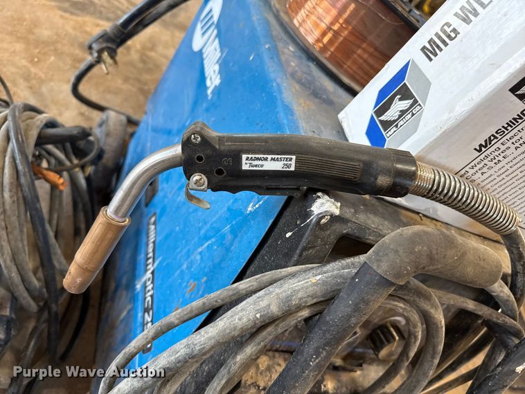 image for item EP0573 Miller Millermatic 252 welder