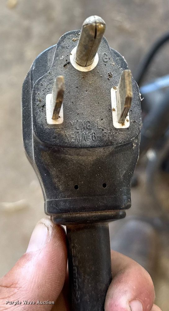 image for item EP0573 Miller Millermatic 252 welder