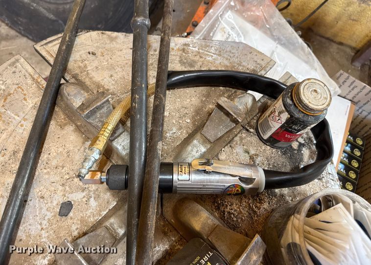 image for item EP0576 Tire repair equipment