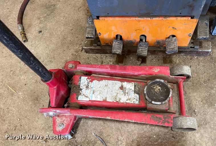 image for item EP0576 Tire repair equipment