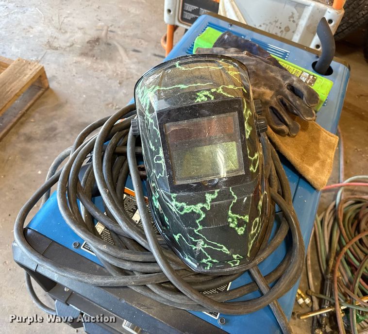 image for item EP0578 Miller Bobcat 230 welder