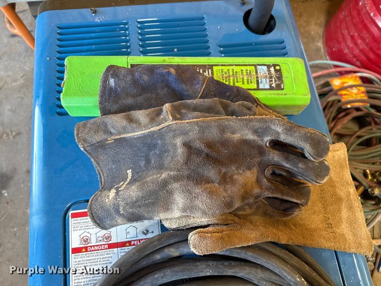 image for item EP0578 Miller Bobcat 230 welder