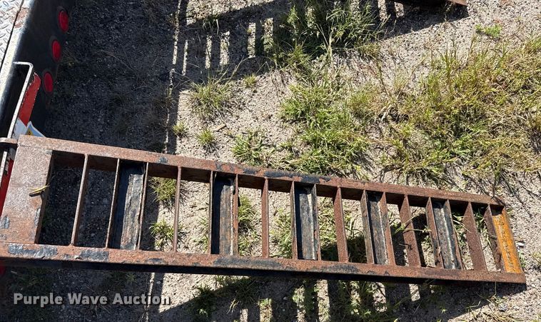 image for item EP0601 2010 PJ equipment trailer